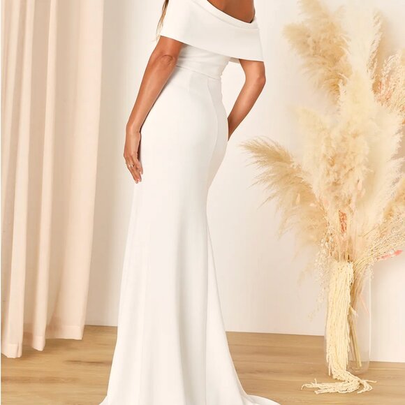 NEW WITH TAGS Lulus White Off-shoulder Maxi Dress - Size M - Picture 2 of 4